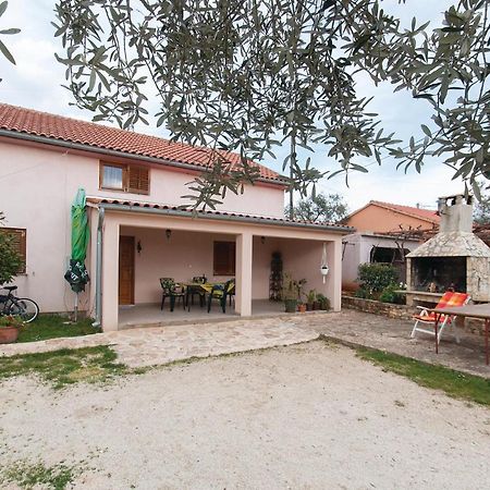 Lovely Apartment In Rovinj With Kitchen Kültér fotó