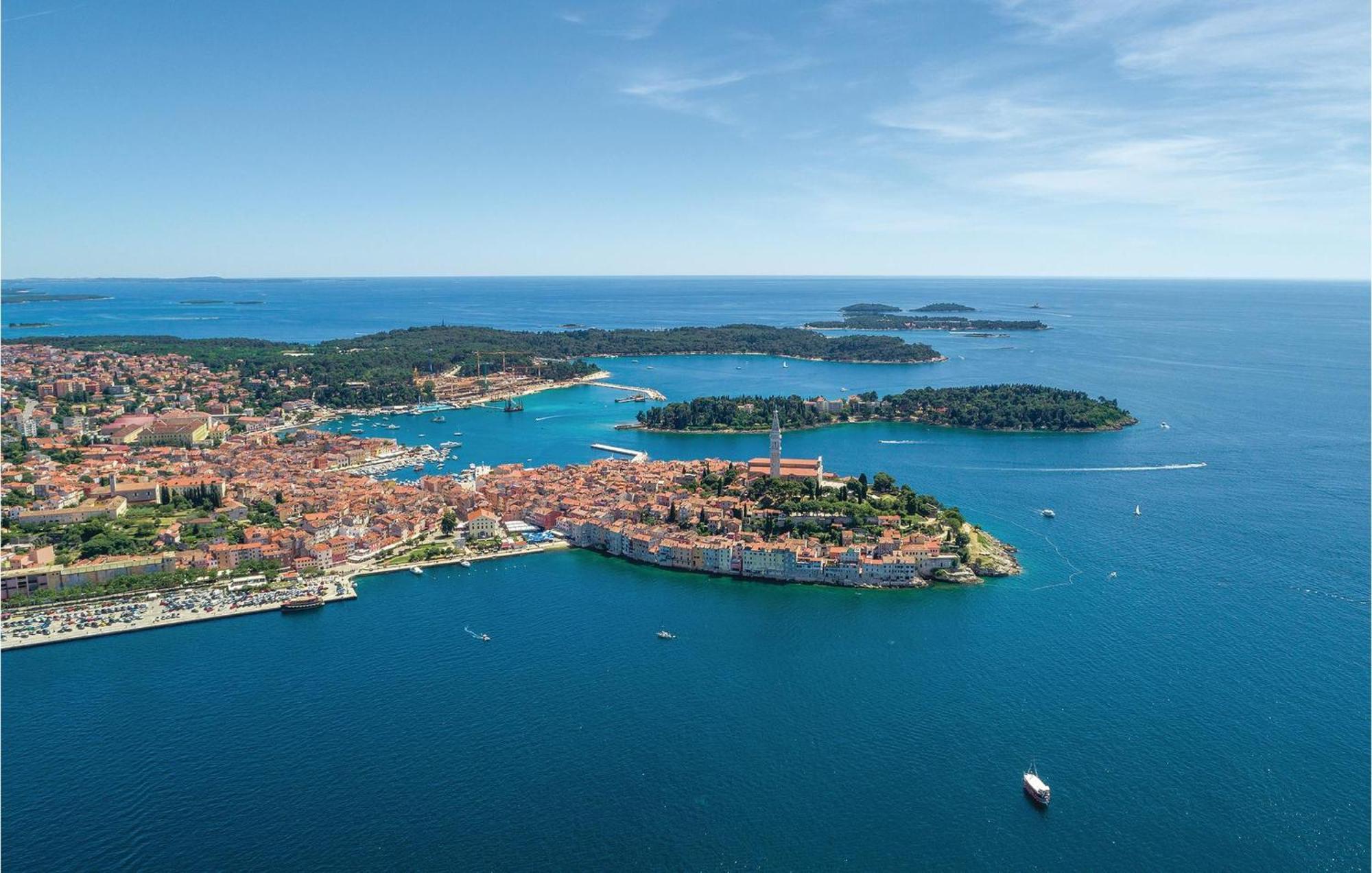 Lovely Apartment In Rovinj With Kitchen Kültér fotó