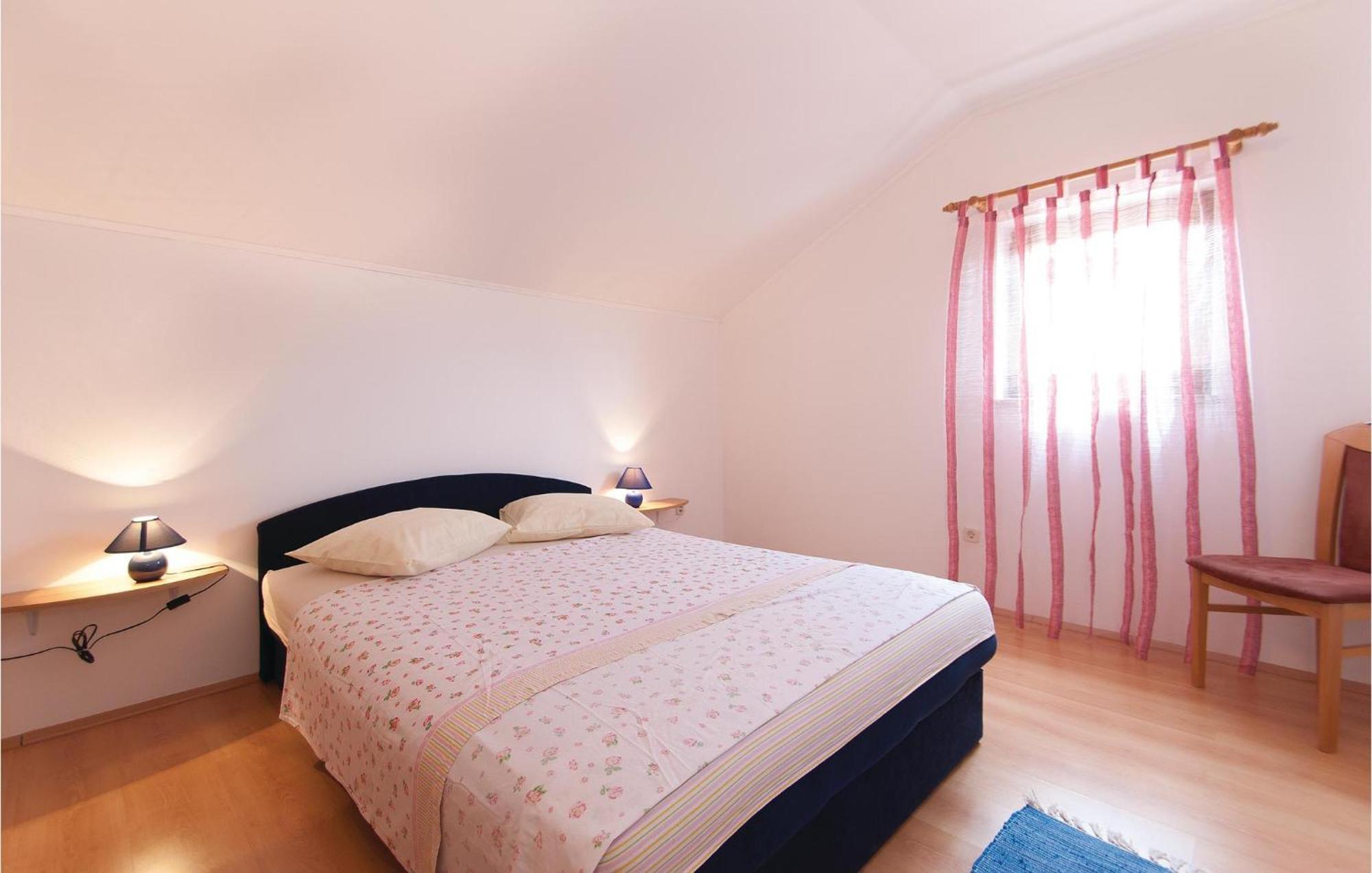 Lovely Apartment In Rovinj With Kitchen Kültér fotó