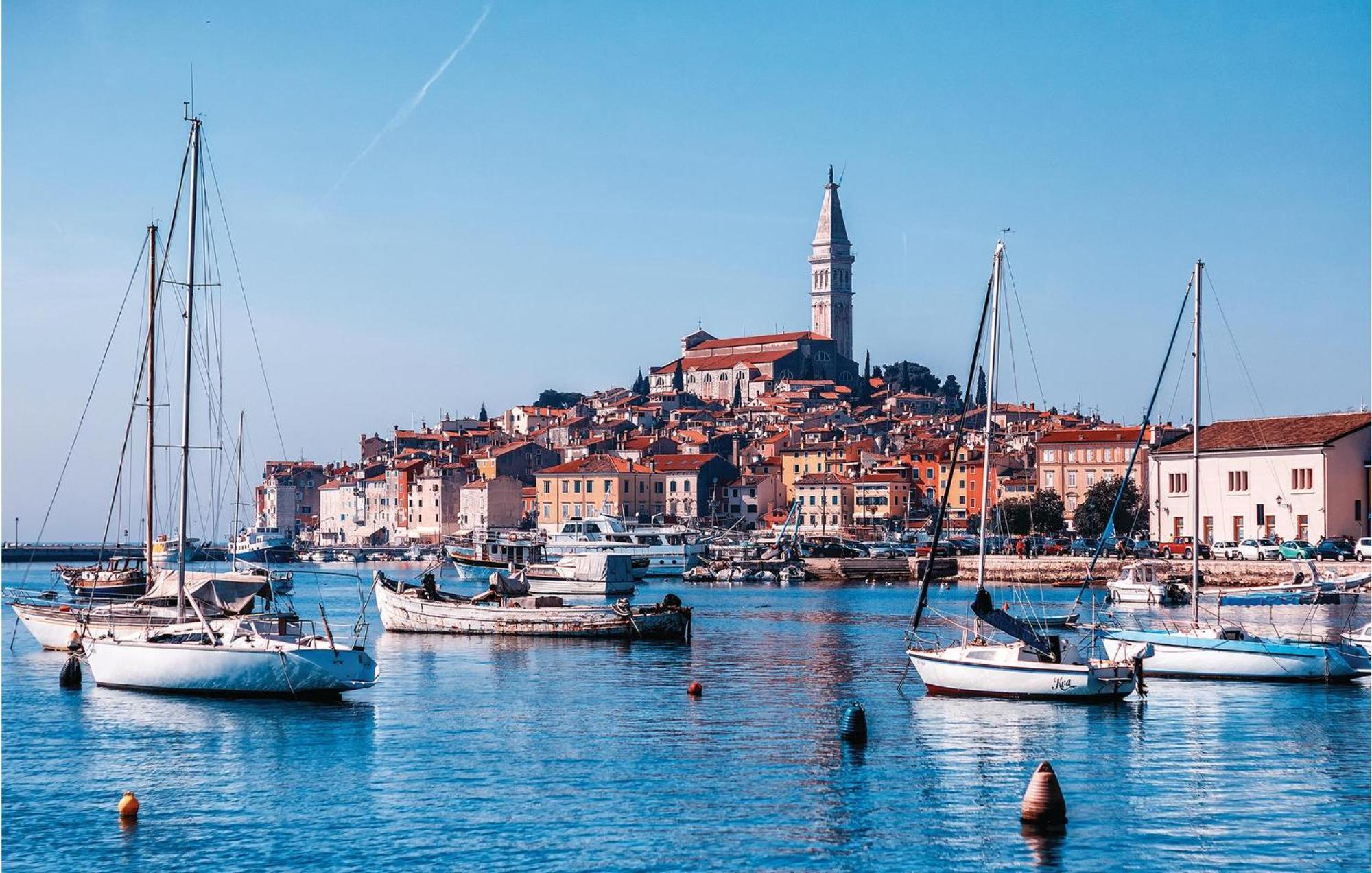 Lovely Apartment In Rovinj With Kitchen Kültér fotó