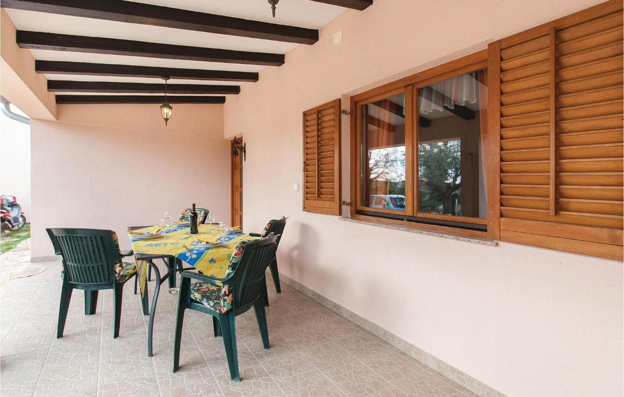 Lovely Apartment In Rovinj With Kitchen Kültér fotó