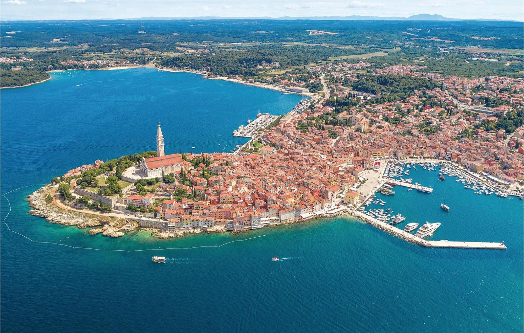 Lovely Apartment In Rovinj With Kitchen Kültér fotó