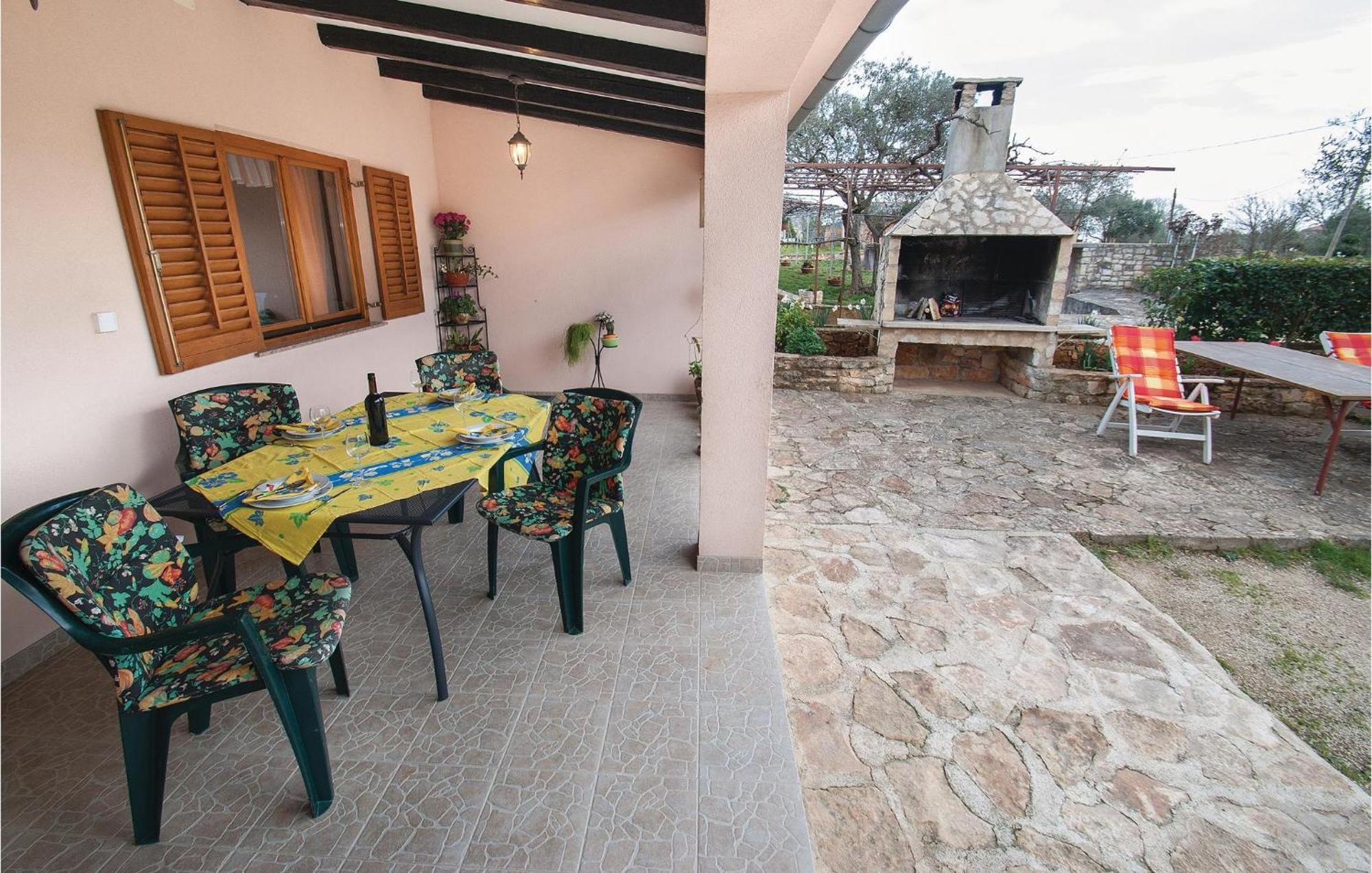 Lovely Apartment In Rovinj With Kitchen Kültér fotó