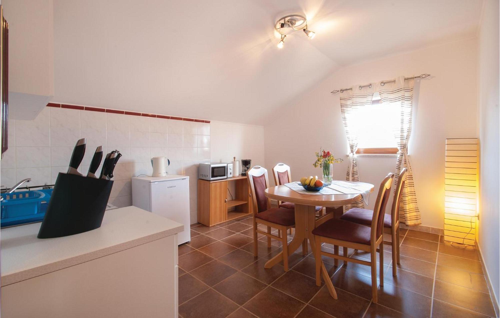 Lovely Apartment In Rovinj With Kitchen Kültér fotó