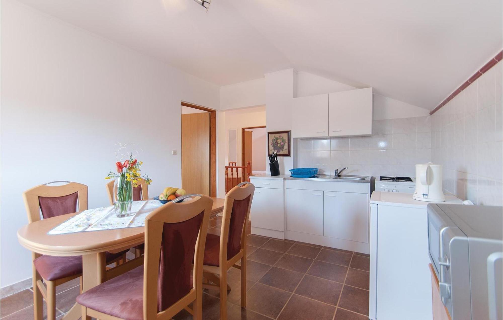 Lovely Apartment In Rovinj With Kitchen Kültér fotó