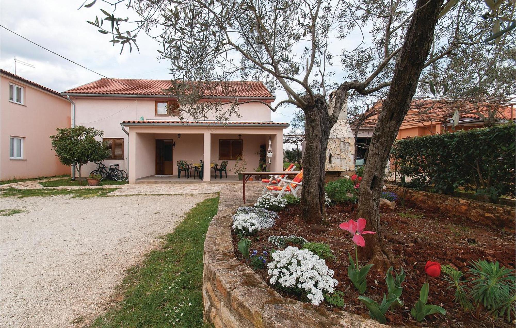 Lovely Apartment In Rovinj With Kitchen Kültér fotó